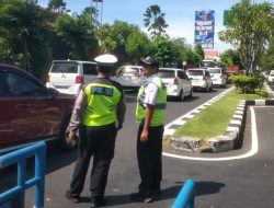 Peningkatan Arus Lalin Kembali Terjadi, Polres Bandara Ngurah Rai Sebar Personil Setiap Median Bandara