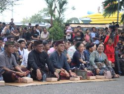 Sekehe Gong Mekar Sari Duta Denpasar Ngelawang di Arena PKB XLVI, Sajikan Garapan Bertajuk “Taksu Rare”.