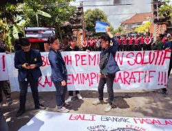 Satgas Gabungan OMP Amankan Aksi Unras BEM Unud & Undiknas Di Kantor KPU