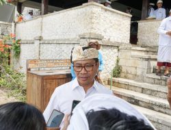 Plt. Bupati Badung Hadiri Pujawali Ida Betara Pura Luhur Uluwatu