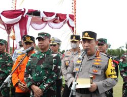 Kapolri dan Panglima TNI Pimpin Apel Gelar Pasukan Operasi Lilin 2024 di Bali