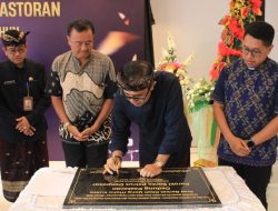Walikota Jaya Negara Resmikan Gedung Pastoran Gereja Katholik Santo Petrus.