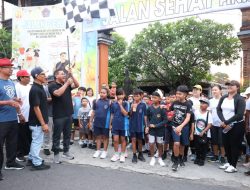 Sekda Alit Wiradana Lepas Jalan Sehat Serangkaian HUT ke-35 LPD Desa Adat Ubung.