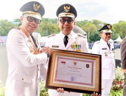Walikota Jaya Negara Terima Penghargaan Prestasi Tingkat Nasional