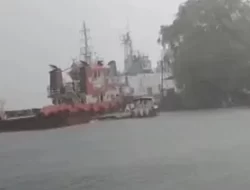 Fenomena alam terutama laut di Makassar yang unik,akibat hujan deras dan cuaca ekstrim