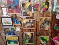 Hasil karya seni lukis anak-anak disabilitas di bagian Edukasi YPK BALI sangat luar biasa