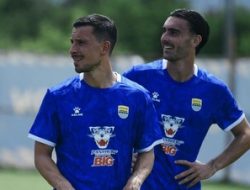 Tijjani Reijnders senang dan bahagia aksi Sang Adik:  “Eliano Reijnders Temukan Keluarga Baru di Bandung”