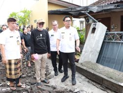 Hujan deras Angin puting beliung kemarin malam hancurkan beberapa rumah di Sidakarya Denpasar