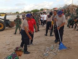 Polda Bali Gelar Aksi Karya Bakti Pembersihan pantai Kedonganan