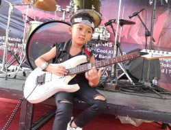 Bocah Ajaib El Nando gitaris cilik usia 7 tahun yang sanggup memainkan gitar elektrik dengan piawai