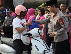 Kapolda Bali Berbagi Takjil di Bulan Suci Ramadhan