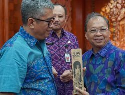 Gubernur Koster Tegaskan Kemasan Produk Arak Bali harus Tertib Gunakan Aksara Bali