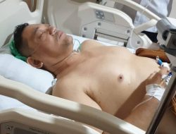 Pino Bahari Mantan juara tinju peraih Medali Emas Asian Games Beijing 1990 mengalami kecelakaan lalu lintas