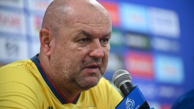 Bojan Hodak dan Haji Umuh,sarankan Bobotoh ga perlu konvoi/pawai karena PERSIB belum juara. Tak perlu berlebihan.
