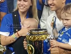 Tijani  Reijnders  kakak kandung Eliano ikut merayakan “The Hattrick Champions PERSIB Bandung”