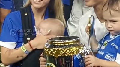 Tijani  Reijnders  kakak kandung Eliano ikut merayakan “The Hattrick Champions PERSIB Bandung”