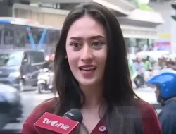 Septi Handayani pengamen cantik jalanan yang sangat viral di Sosmed.