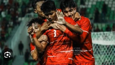Timnas Indonesia U-19 ,lewat pertarungan sengit akhirnya lolos langsung ke Semifinal setelah tundukkan Vietnam dengan skor 2-1