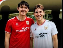 TOK !!! Mitchel Baker dan Luke Anthony Vickery resmi menjadi WNI. Mereka berdua siap membela Timnas Indonesia dan semua Fraksi di Komisi X DPR RI menyetujui.