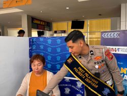 Berikan Pendampingan Humanis, Petugas Satpas SIM Polresta Denpasar Mudahkan Pemohon dalam Pendataan Identitas