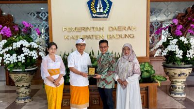 Bupati Wayan Adi Arnawa menerima kunjungan kerja dan study tiru rombongan Pemkab Bandung, Provinsi Jawa Barat di Ruang Tamu Bupati, Pusat Pemerintahan (Puspem) Badung,
