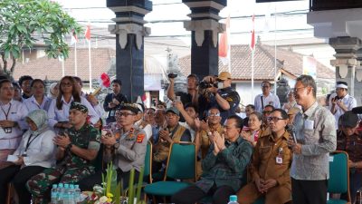 Sekda Dewa Indra Dampingi Menteri PKP Tinjau Bedah Rumah di Tonja