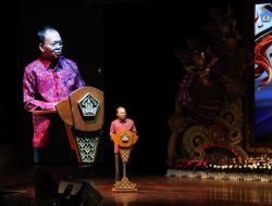 KAPOLDA BALI TERIMA KERTHI BALI SEWAKA NUGRAHA, APRESIASI DEDIKASI MENJAGA KEAMANAN DAN KETERTIBAN BALI