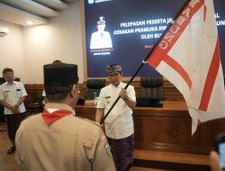 Bupati Wayan Adi Arnawa saat melepas peserta Jambore Nasional Pramuka Kwarcab Badung